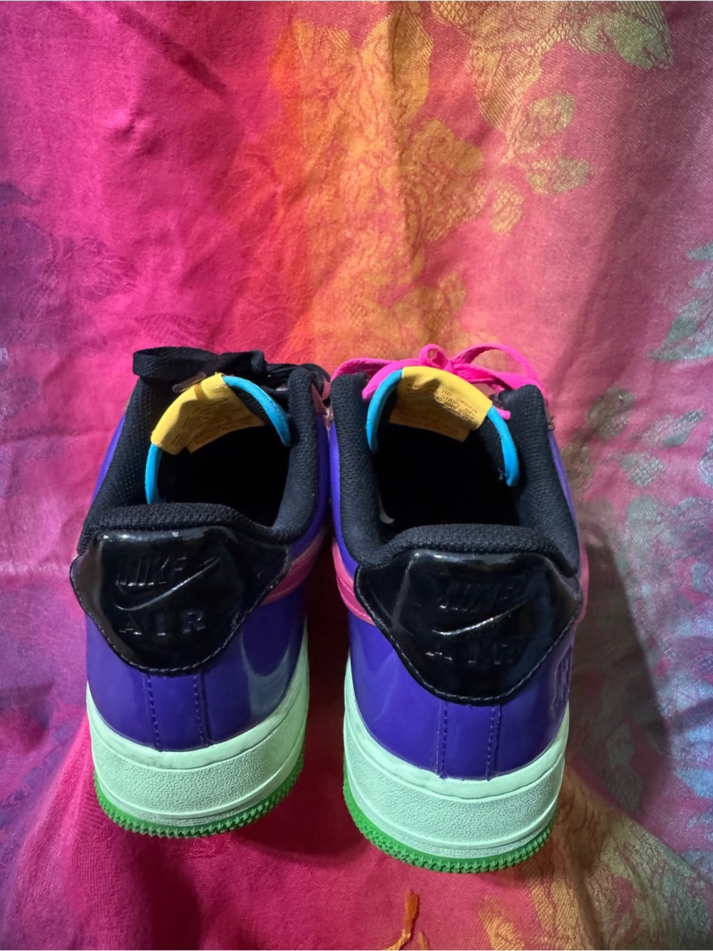 Undefeated x Nike - Picture 2 of 7
